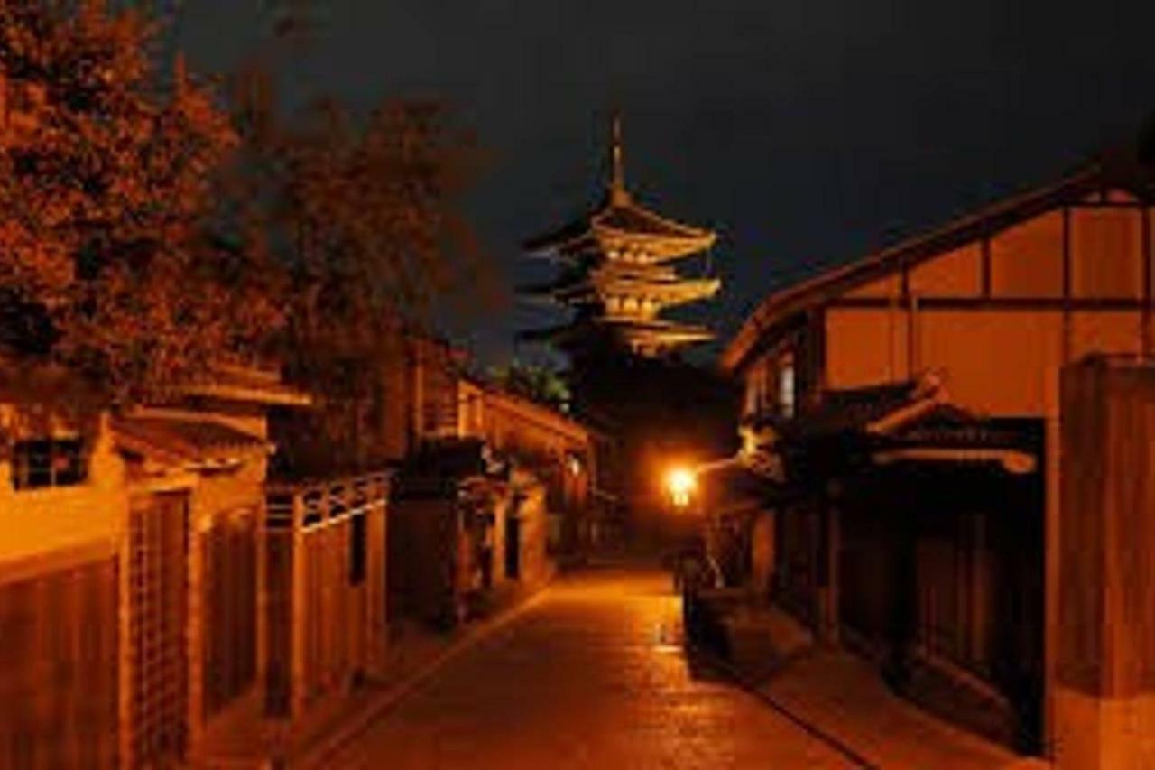 Close To Golden Temple 金閣寺