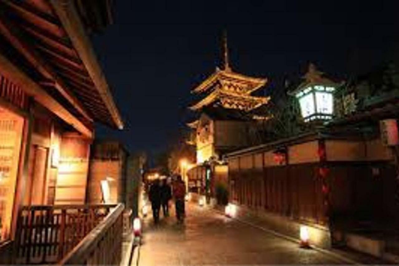 Close To Golden Temple 金閣寺 * 京都市