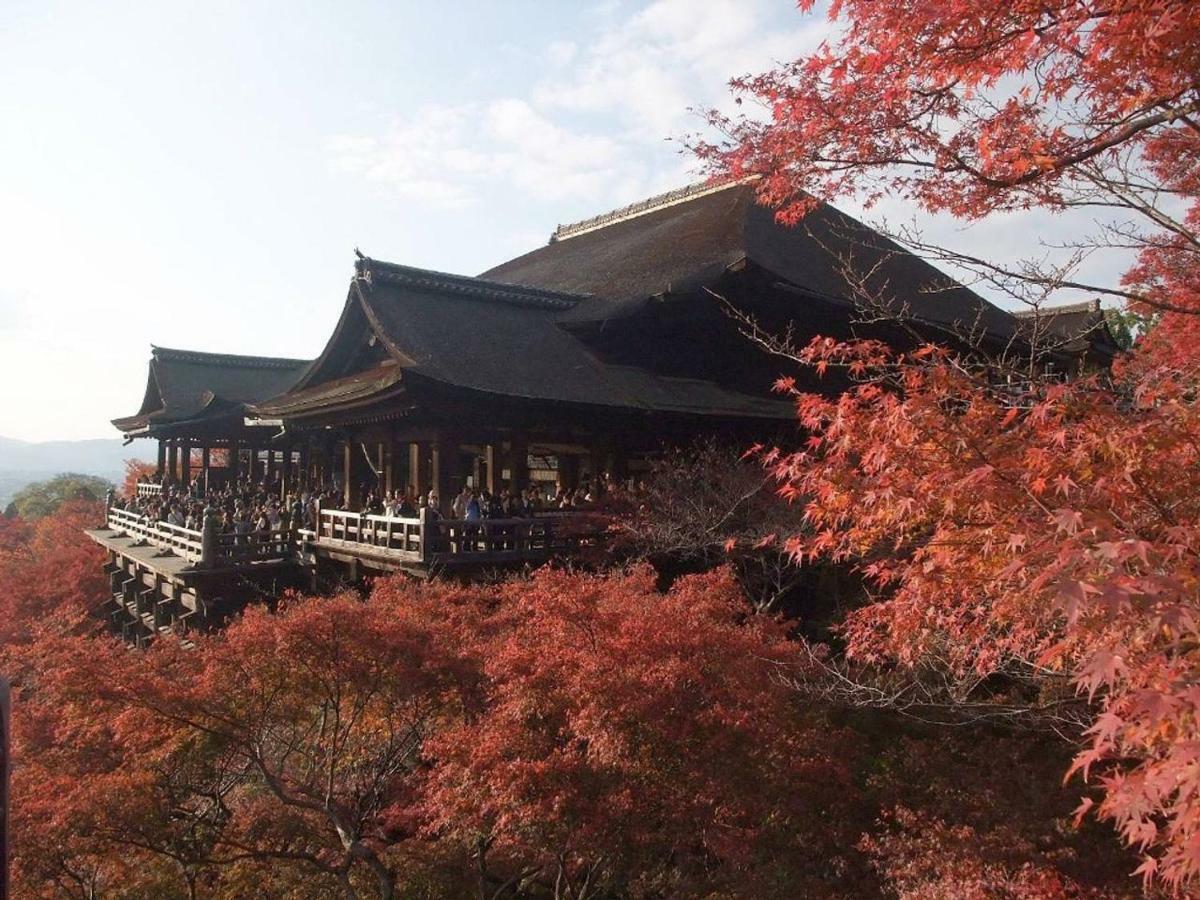 Close To Golden Temple 金閣寺